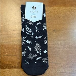 🌷🌻🌼💐Black Floral Grip Socks so pretty!